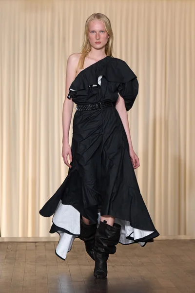 Look 10